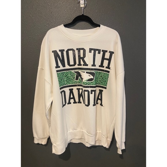 Tops - North Dakota Graphic Sweatshirt